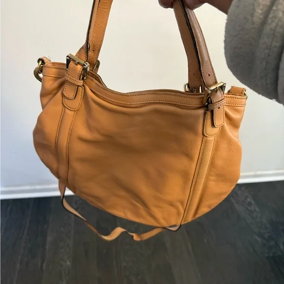 Gucci Brown Leather Shoulder Bag with Gold Accents - Picture 4 of 9